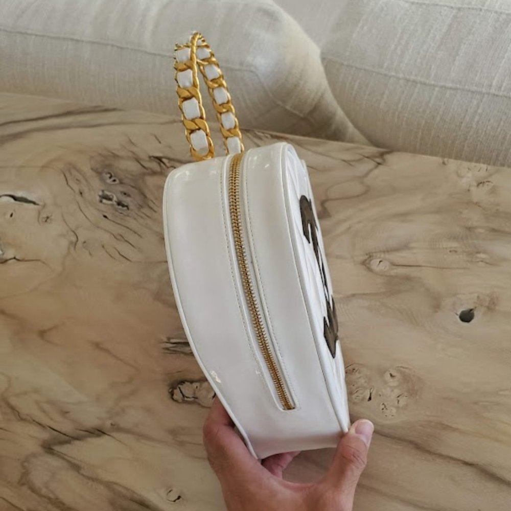 Chanel Vintage Heart Bag 1990's - Picture 5 of 11